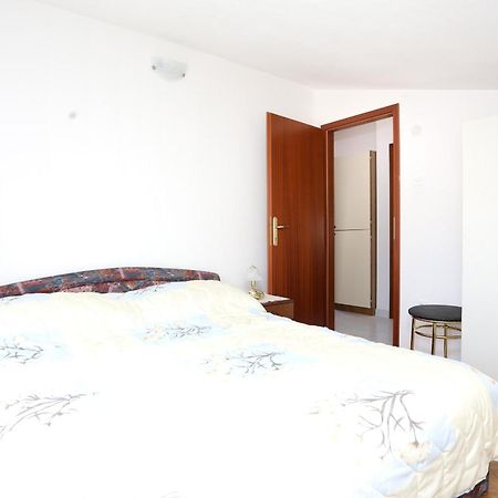 Family Friendly Seaside Apartments Razanj, Rogoznica - 10373 Номер фото