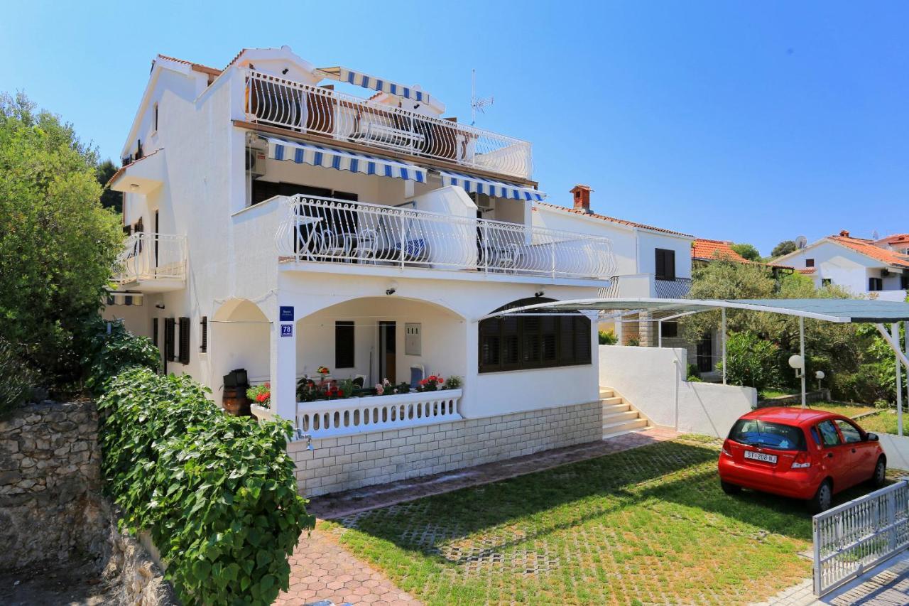 Family Friendly Seaside Apartments Razanj, Rogoznica - 10373 Экстерьер фото