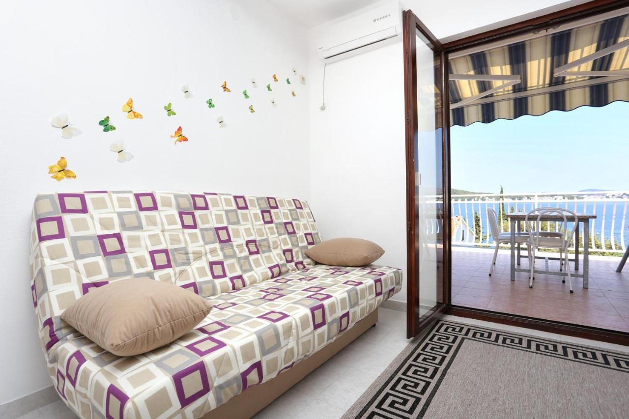 Family Friendly Seaside Apartments Razanj, Rogoznica - 10373 Экстерьер фото