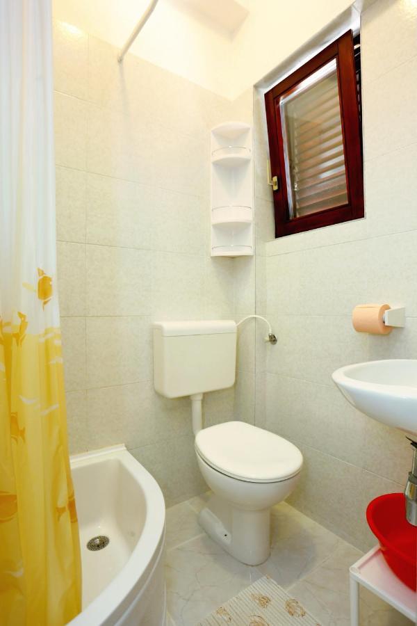 Family Friendly Seaside Apartments Razanj, Rogoznica - 10373 Экстерьер фото