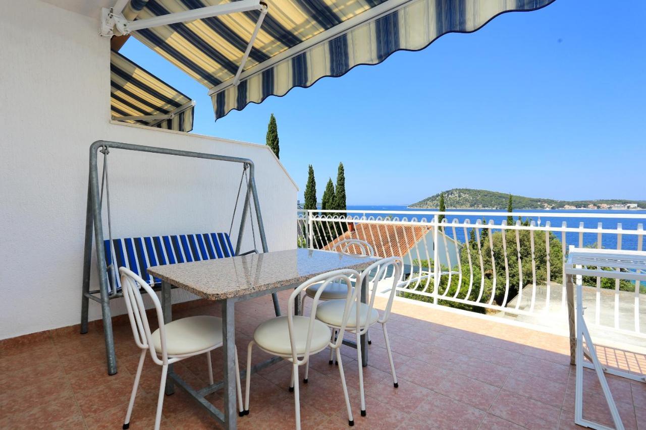 Family Friendly Seaside Apartments Razanj, Rogoznica - 10373 Экстерьер фото