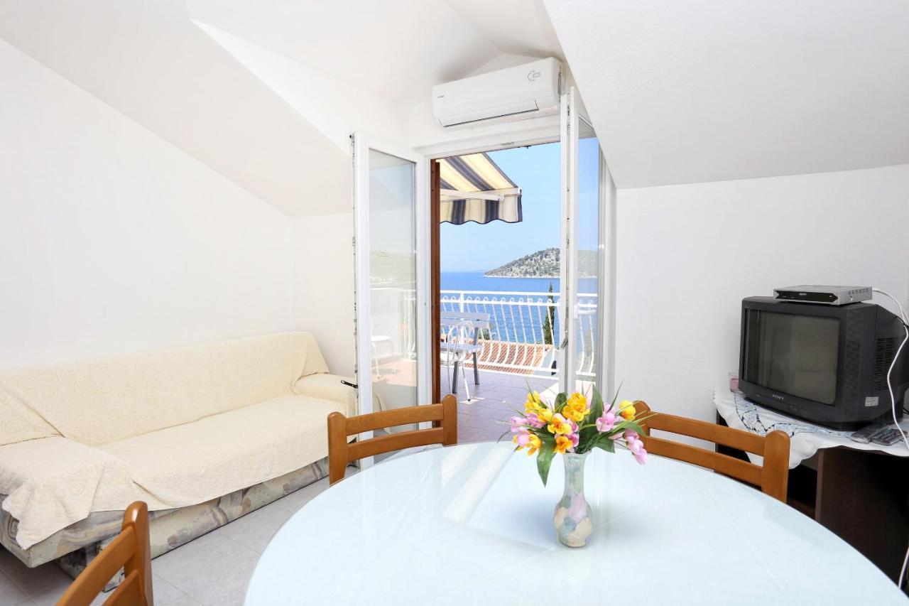 Family Friendly Seaside Apartments Razanj, Rogoznica - 10373 Экстерьер фото