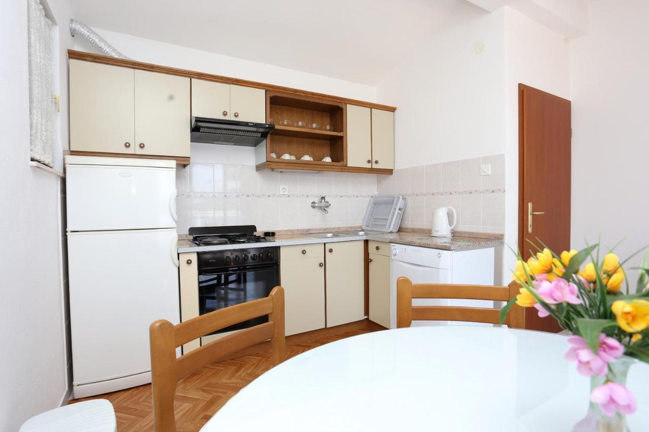 Family Friendly Seaside Apartments Razanj, Rogoznica - 10373 Экстерьер фото