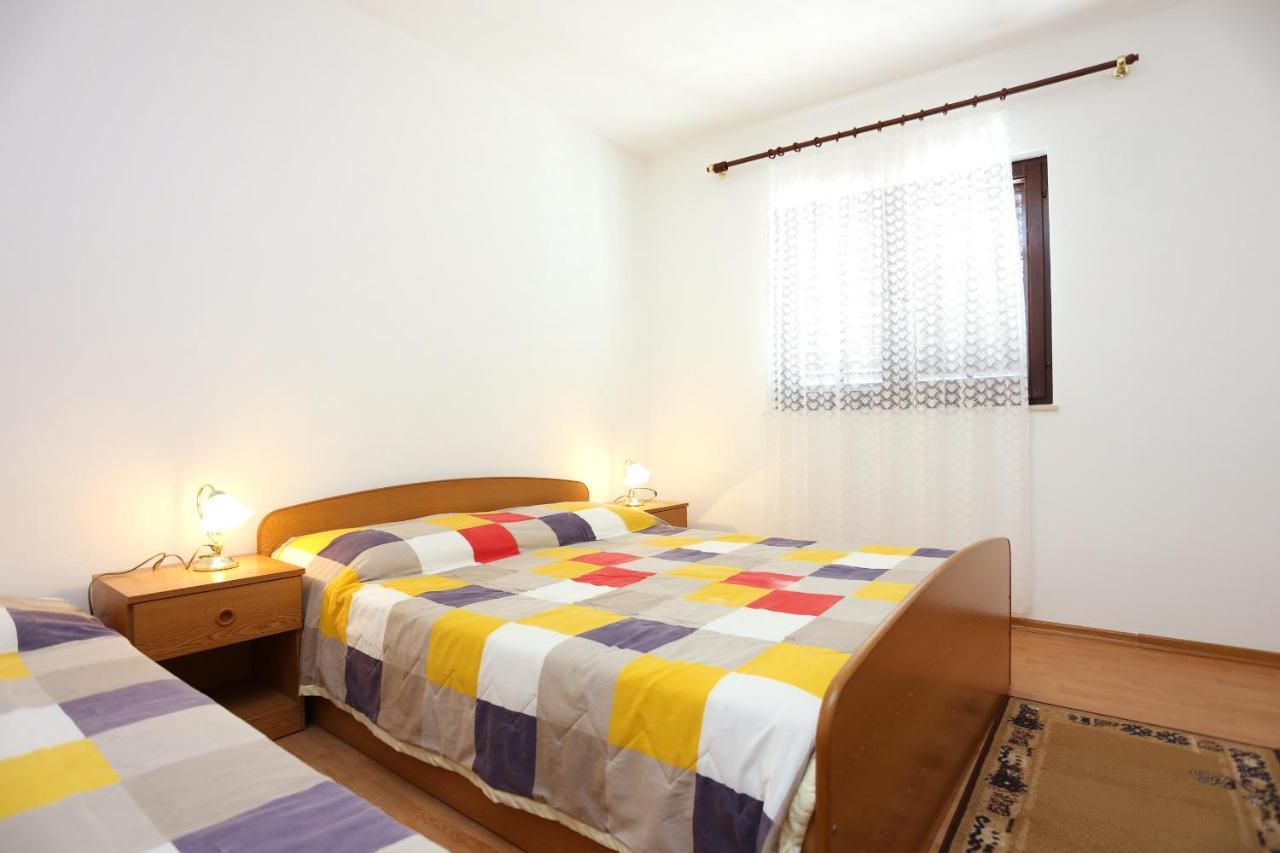 Family Friendly Seaside Apartments Razanj, Rogoznica - 10373 Экстерьер фото