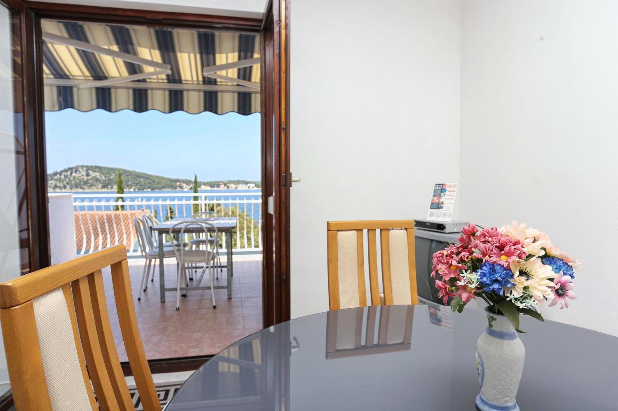 Family Friendly Seaside Apartments Razanj, Rogoznica - 10373 Номер фото